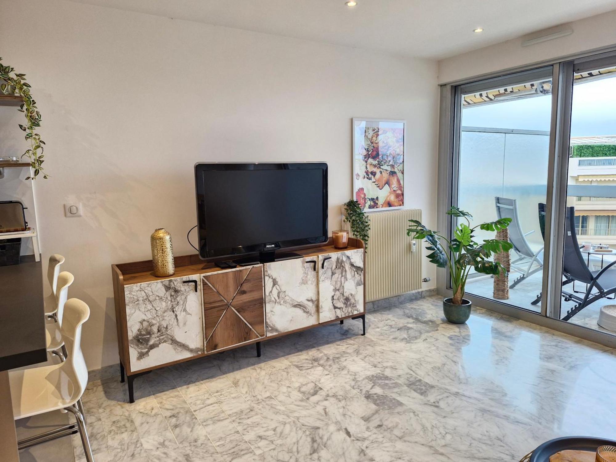 Sunny And Cosy Sea View Studio Антиб Екстериор снимка