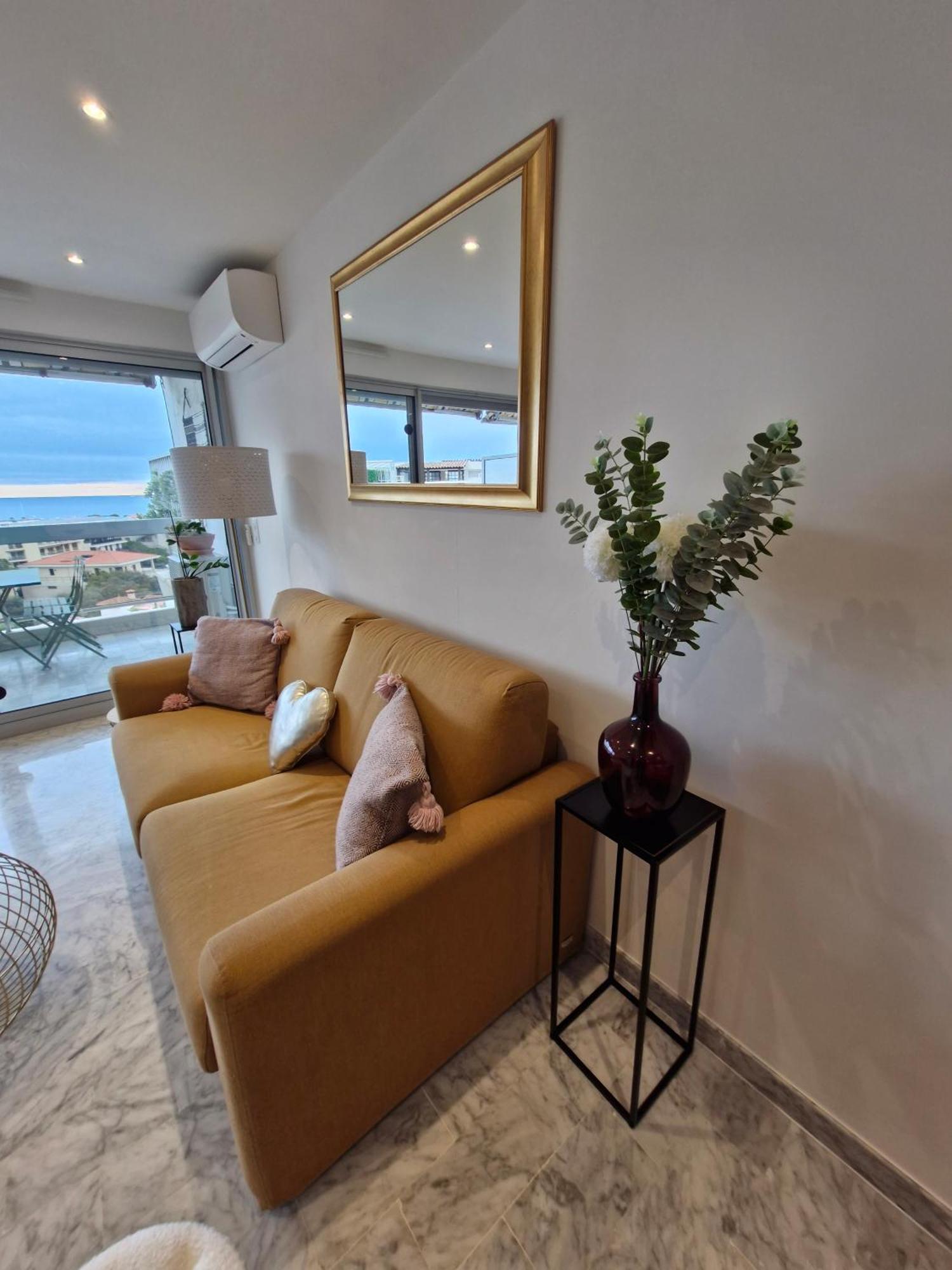 Sunny And Cosy Sea View Studio Антиб Екстериор снимка